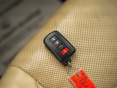 Used 2015 Toyota Highlander Limited w/ Driver Technology Package AWD/4WD image 50