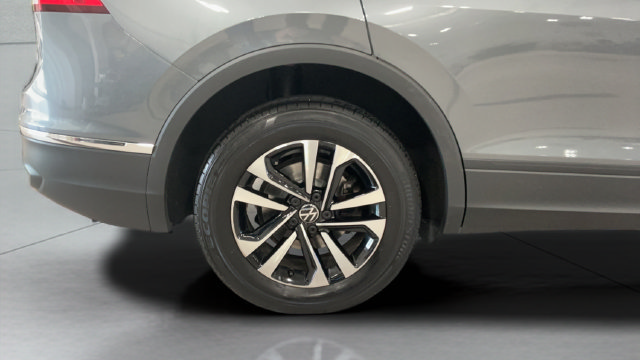 Certified 2024 Volkswagen Tiguan S AWD/4WD image 23