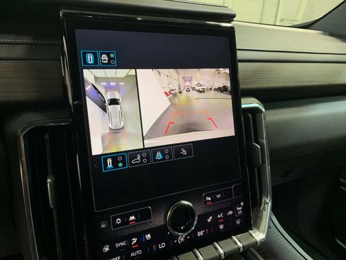 Used 2024 GMC Acadia Denali w/ Super Cruise Package image 5