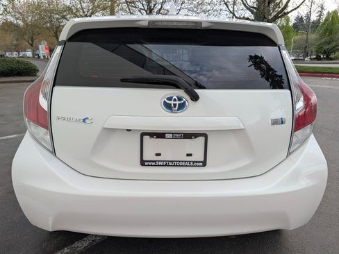 Used 2016 Toyota Prius C Four image 5