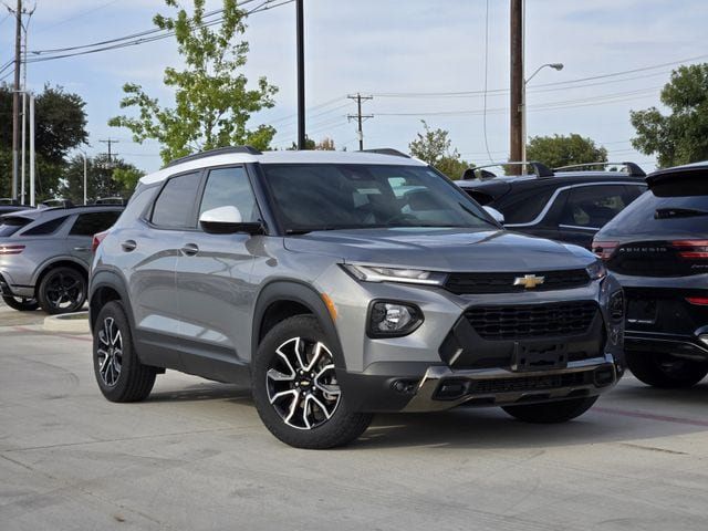Used 2023 Chevrolet TrailBlazer ACTIV FWD image 2