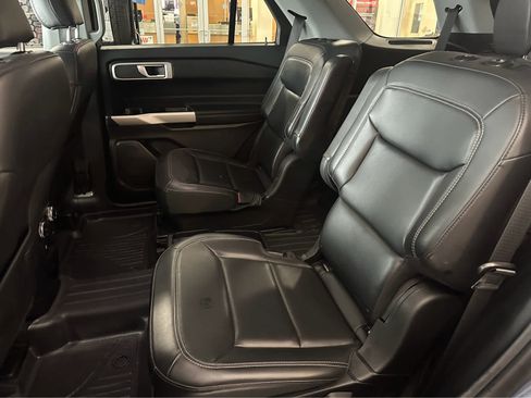 Used 2021 Ford Explorer XLT w/ Equipment Group 202A image 36