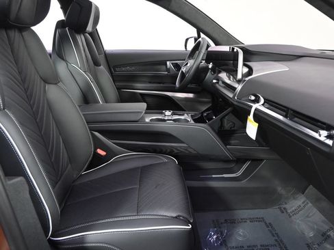 New 2027 Cadillac Vistiq Sport w/ LPO, Floor Liner Package AWD/4WD image 16