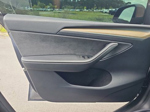 Used 2023 Tesla Model Y AWD image 29