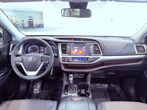Used 2018 Toyota Highlander Plus image 9