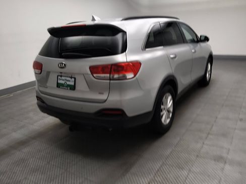 Used 2018 Kia Sorento FWD image 9