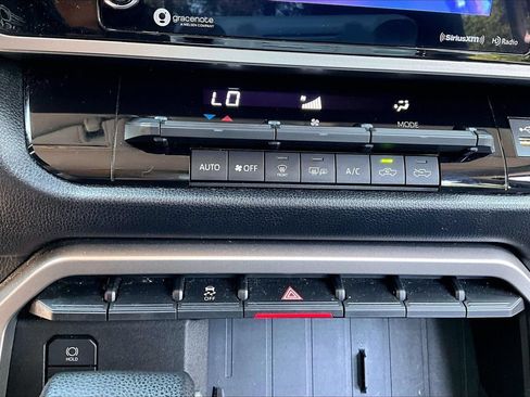Used 2022 Toyota Tundra SR5 w/ SR5 Convenience Package AWD/4WD image 25
