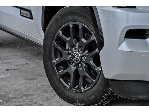 Used 2023 Toyota Sequoia Platinum image 3