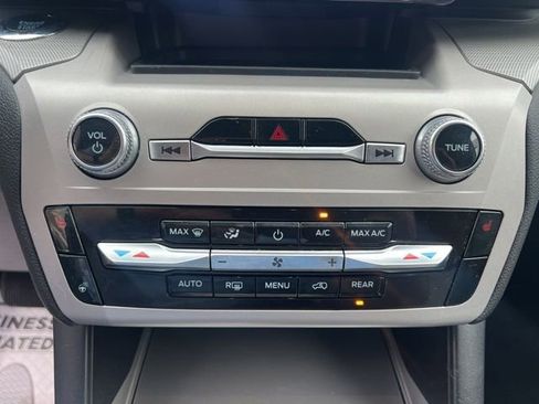 Used 2023 Ford Explorer XLT w/ Equipment Group 202A AWD/4WD image 31