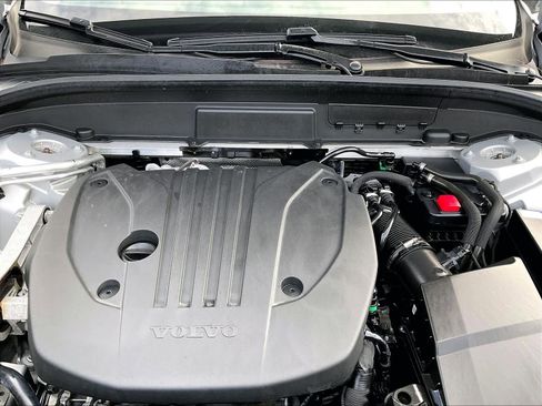 Used 2025 Volvo XC60 B5 Core image 13