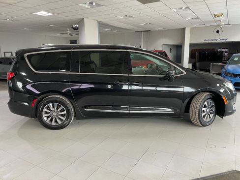 Used 2019 Chrysler Pacifica Touring-L Plus w/ Advanced Safetytec Group image 10