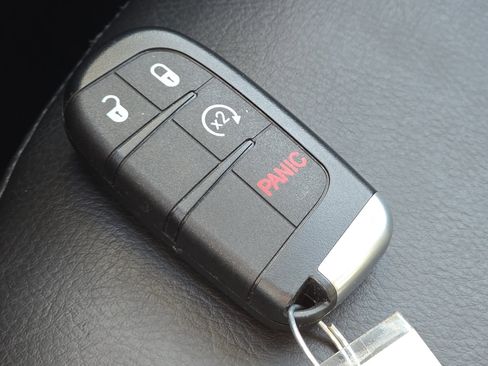 Used 2019 Jeep Renegade Limited image 37