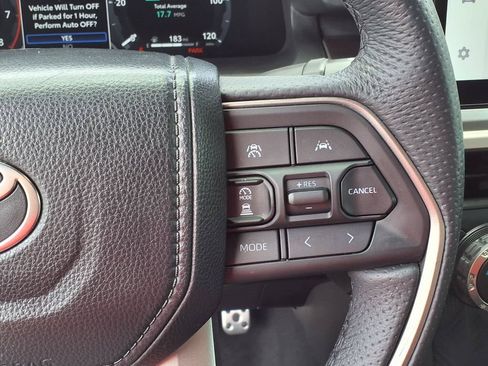 Used 2025 Toyota Tacoma TRD Sport AWD/4WD image 32
