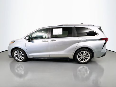 Used 2021 Toyota Sienna Platinum image 9