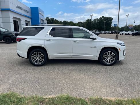 Used 2023 Chevrolet Traverse High Country w/ LPO, Floor Liner Package AWD/4WD image 6