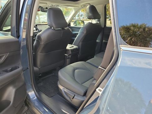 Used 2024 Toyota Grand Highlander XLE image 11