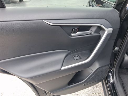 Used 2025 Toyota RAV4 XLE image 28