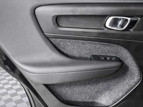 Used 2025 Volvo XC40 B5 Plus image 24