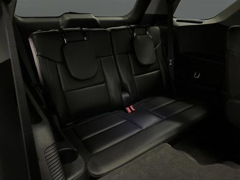 Used 2023 Ford Explorer XLT image 32