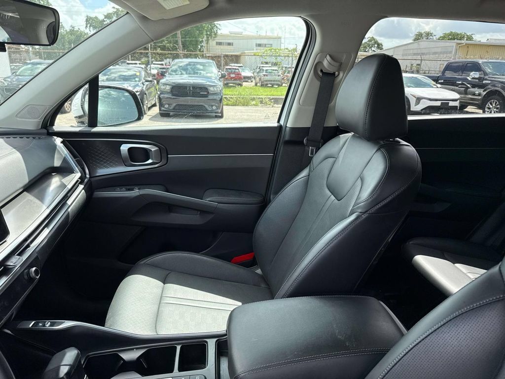 Certified 2025 Kia Sorento S FWD image 17