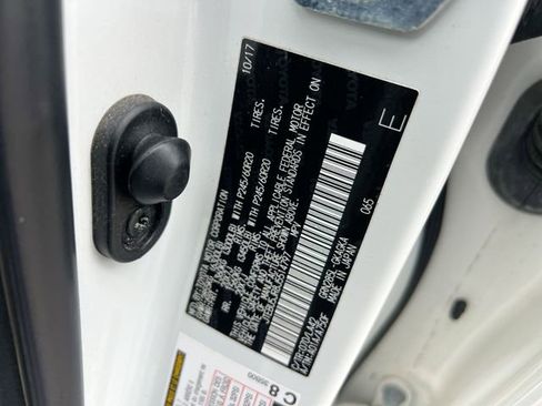 Used 2018 Toyota 4Runner Limited AWD/4WD image 33