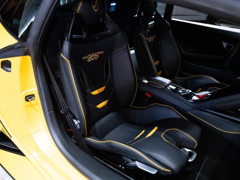 Used 2021 Lamborghini Huracan EVO RWD image 19