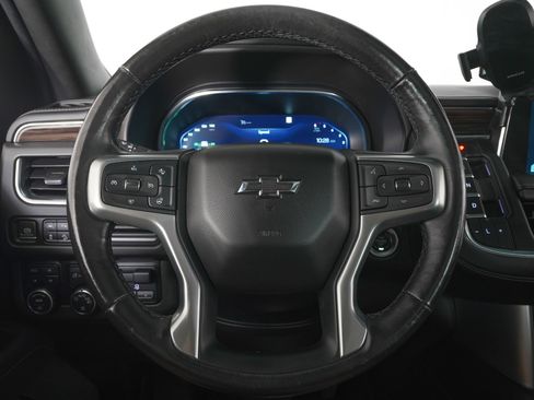 Used 2022 Chevrolet Suburban Z71 w/ Z71 Off-Road Package AWD/4WD image 18