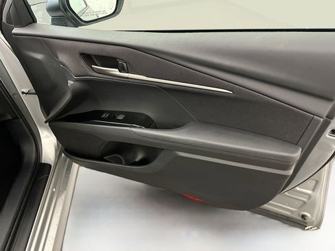 Used 2025 Toyota Camry LE image 33