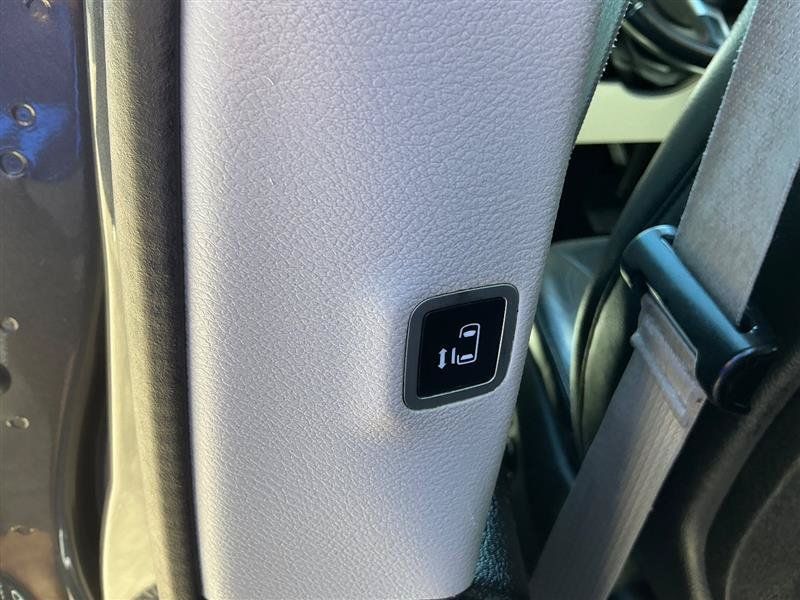 Used 2018 Chrysler Pacifica Touring-L FWD image 33