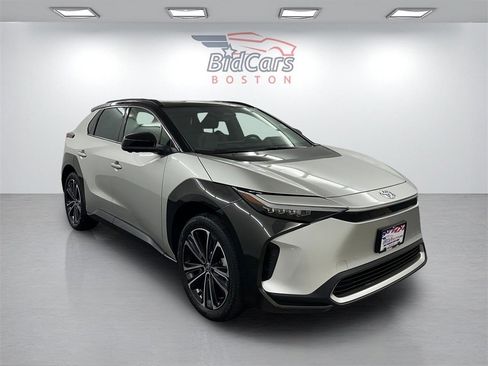 Used 2023 Toyota bZ4X Limited image 3
