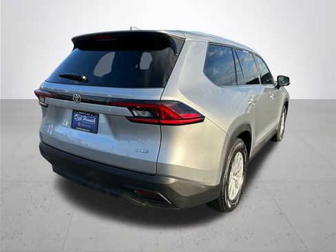 Certified 2025 Toyota Grand Highlander XLE image 8