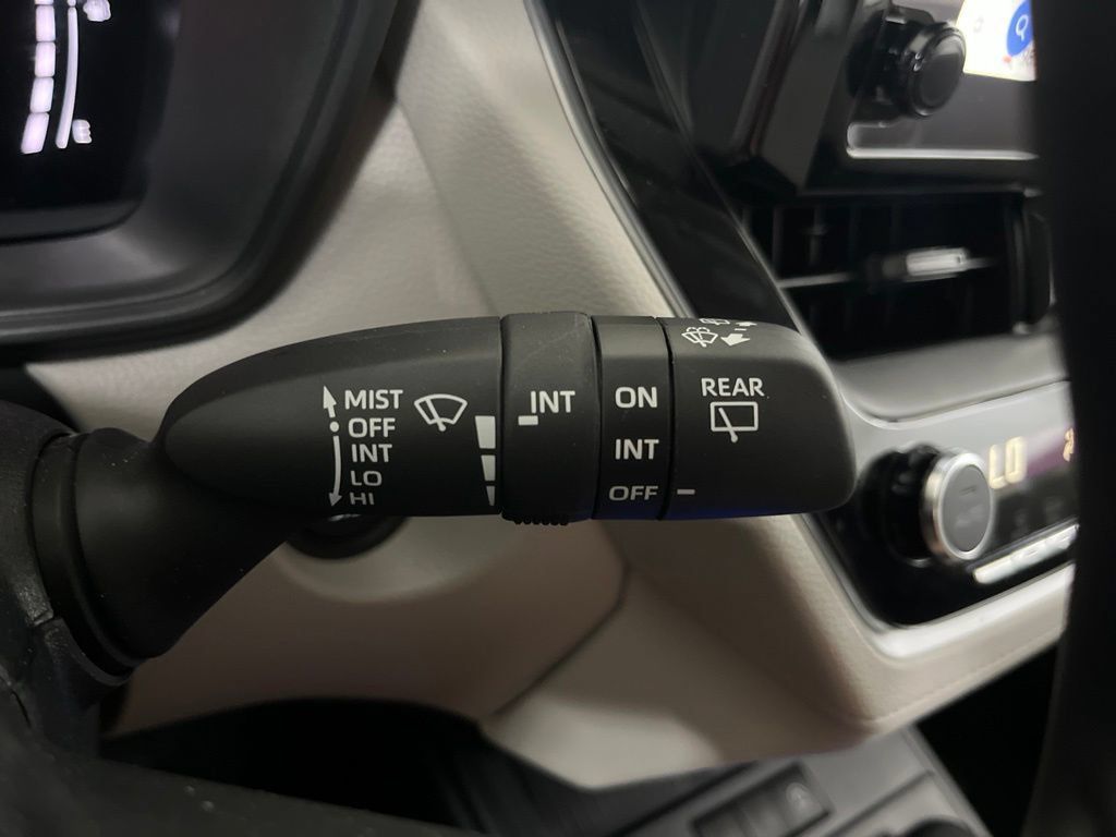 Used 2026 Toyota Corolla Cross LE AWD/4WD image 59