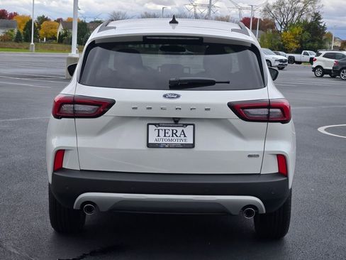 Used 2024 Ford Escape SE image 13