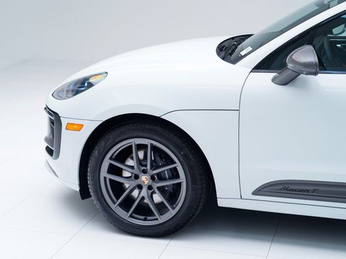 Certified 2026 Porsche Macan AWD/4WD image 11