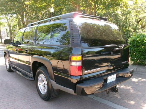 Used 2005 Chevrolet Suburban Z71 w/ Preferred Equipment Group image 7