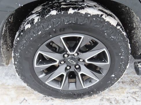 Used 2024 Chevrolet Tahoe Z71 w/ Z71 Off-Road Package image 13