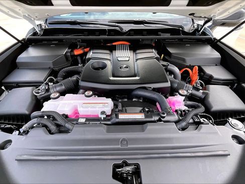 New 2026 Lexus LX 700h Luxury image 17