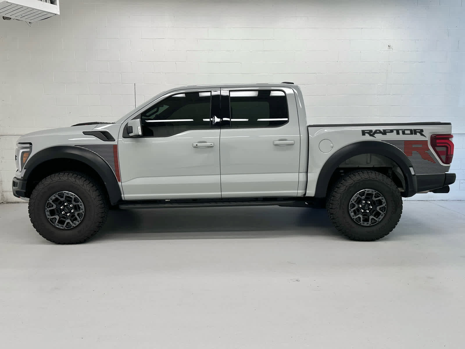 Used 2026 Ford F150 Raptor w/ Equipment Group 803A Raptor R AWD/4WD image 3