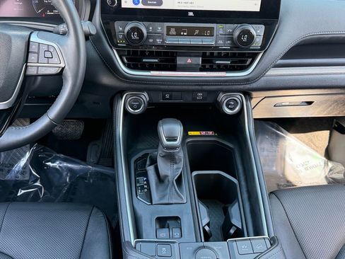 Used 2025 Toyota Grand Highlander AWD Hybrid image 14
