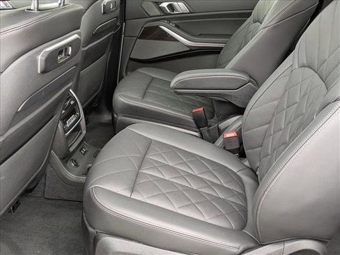 Used 2024 BMW X7 xDrive40i w/ Premium Package image 21