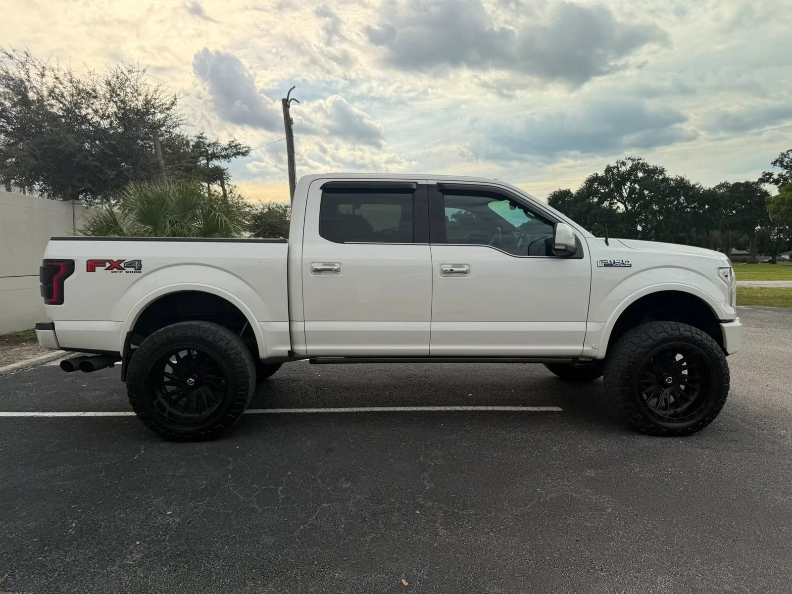 Used 2017 Ford F150 Platinum w/ Technology Package AWD/4WD image 4