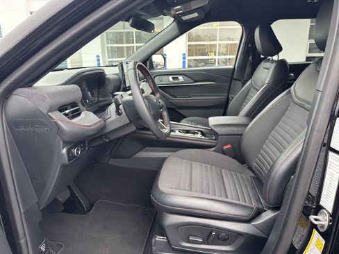 Used 2025 Ford Explorer ST-Line w/ ST-Line Street Pack image 23