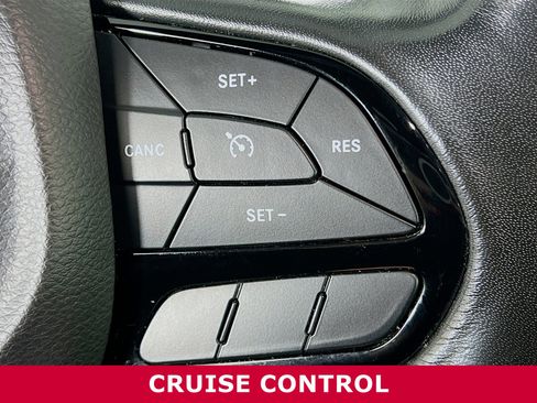 Used 2020 Chrysler Pacifica Touring w/ S Appearance Package FWD image 15
