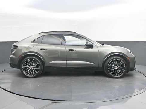 New 2026 Porsche Macan 4 Electric AWD/4WD image 8