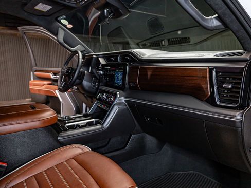 Used 2025 GMC Sierra 3500 Denali Ultimate image 19