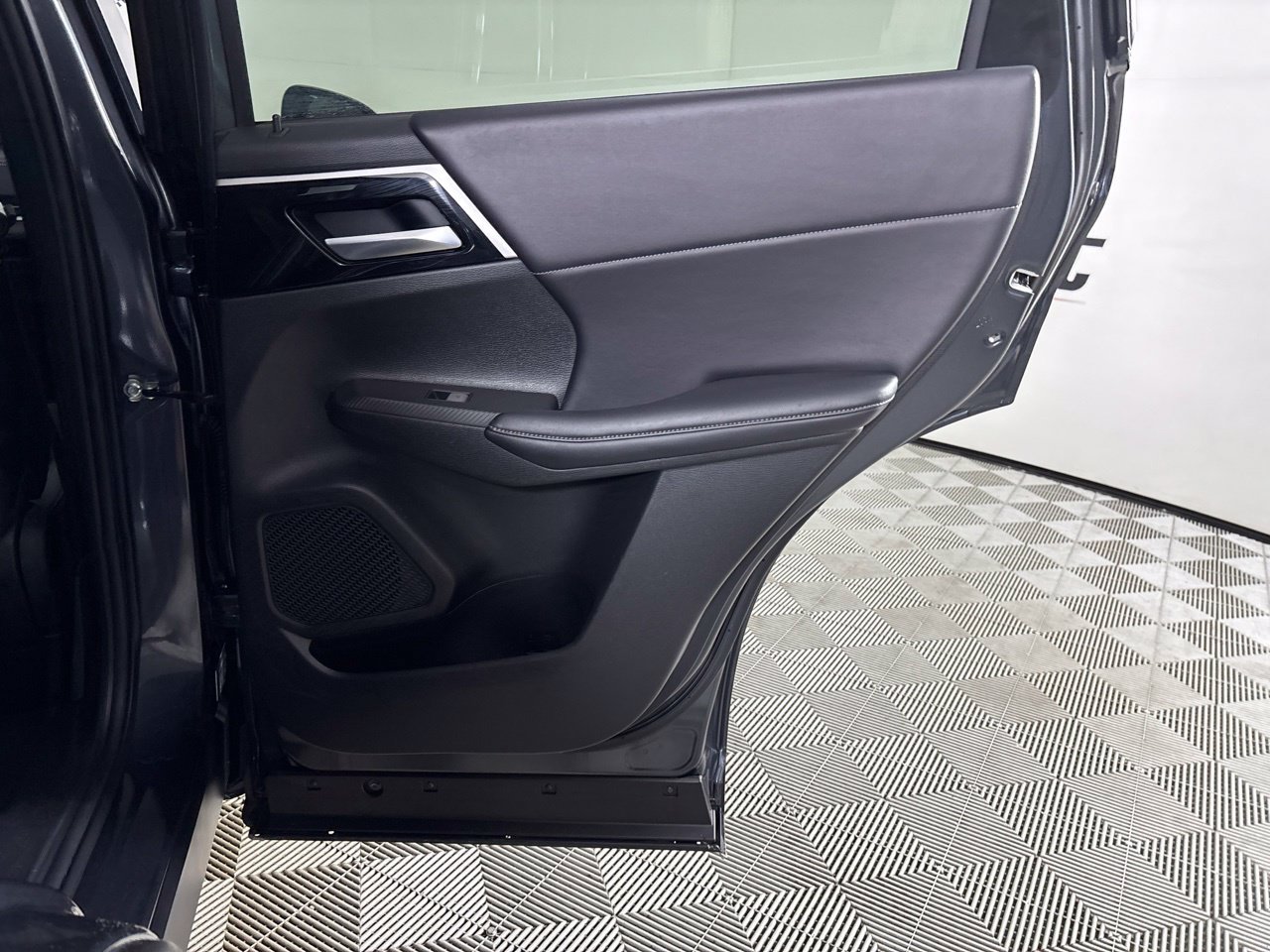 Used 2024 Mitsubishi Outlander SE FWD image 27