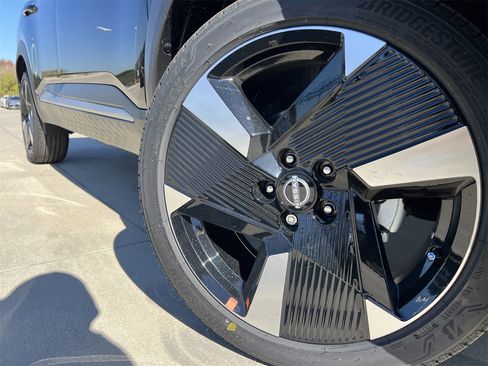 New 2026 Nissan Kicks SR w/ SR Premium Package image 8