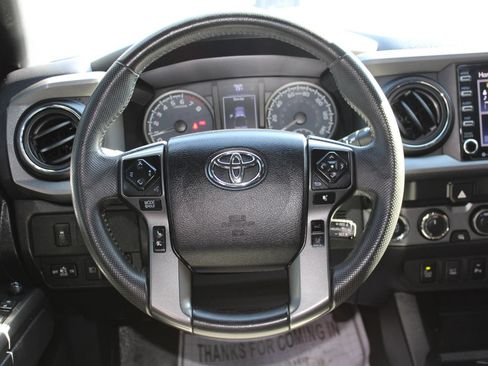 Used 2021 Toyota Tacoma TRD Off-Road w/ Technology Package AWD/4WD image 18