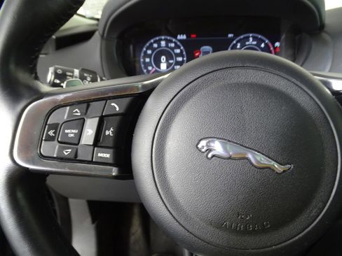 Used 2019 Jaguar F-PACE R-Sport image 27