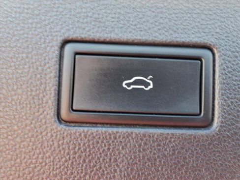 Certified 2023 Volkswagen Atlas SE w/ Black Wheel Package image 13